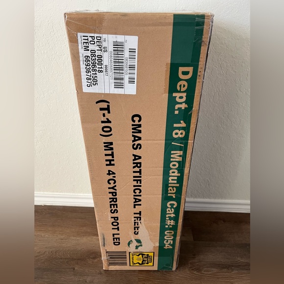 My Texas House Potted 4ft Pre-Lit Twinkle LED Cypress Artificial Christmas Tree - Picture 6 of 10